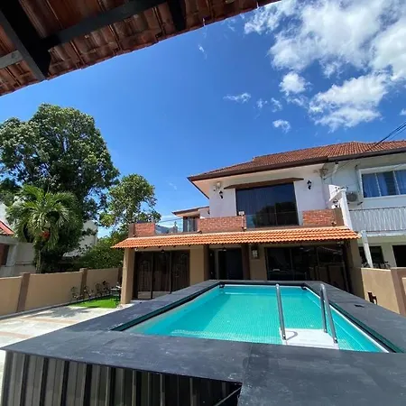 Luxe Bean Bag Cinema Retreat - Private Pool With Ps5, Ktv, Bbq Patio - 5 Mins To Tanjung Bungah Beach ! Villa